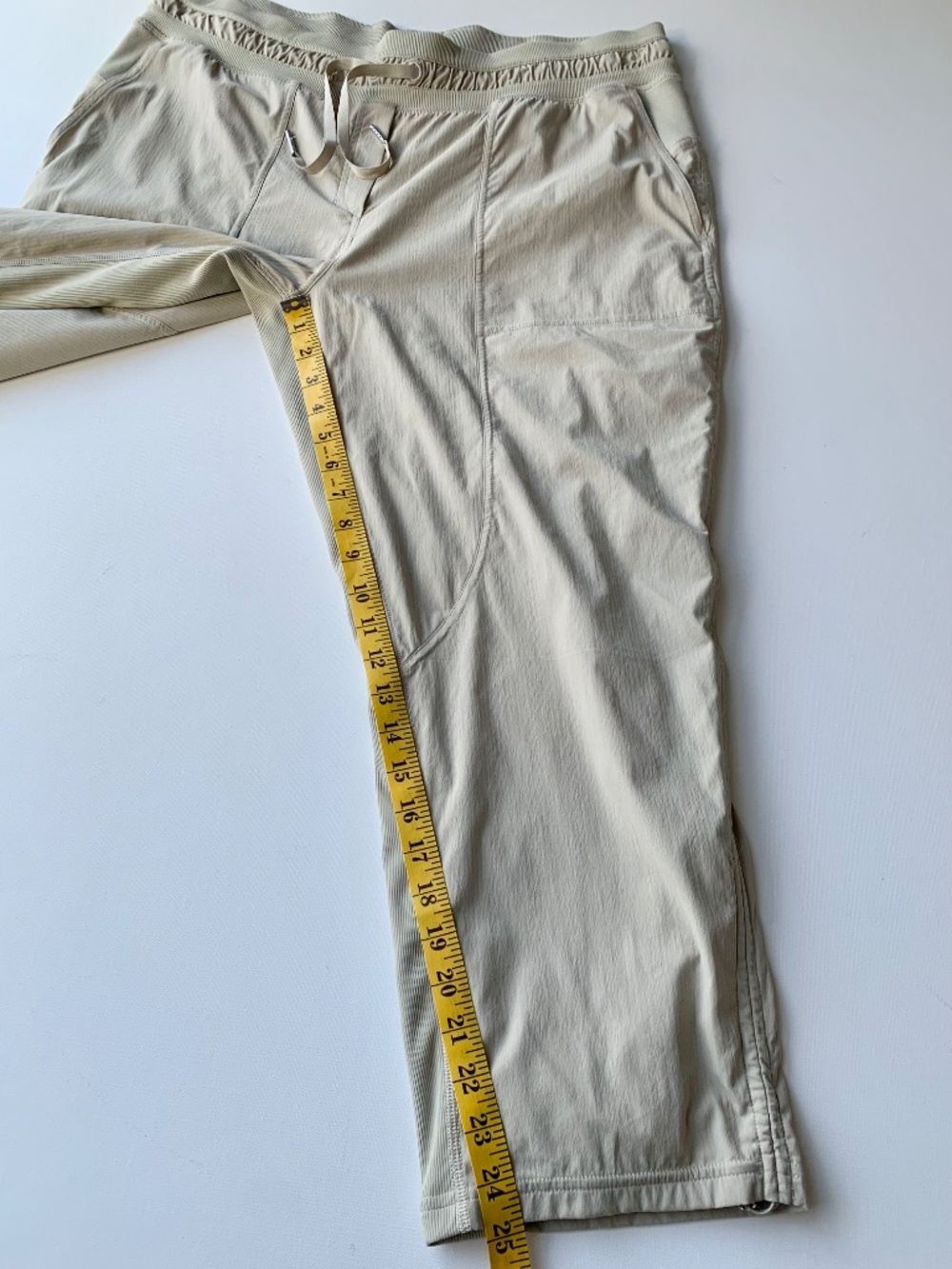 Lululemon mid-Rise Cropped PantDance Studio  in Light tan Women's size 14 - Picture 7 of 12